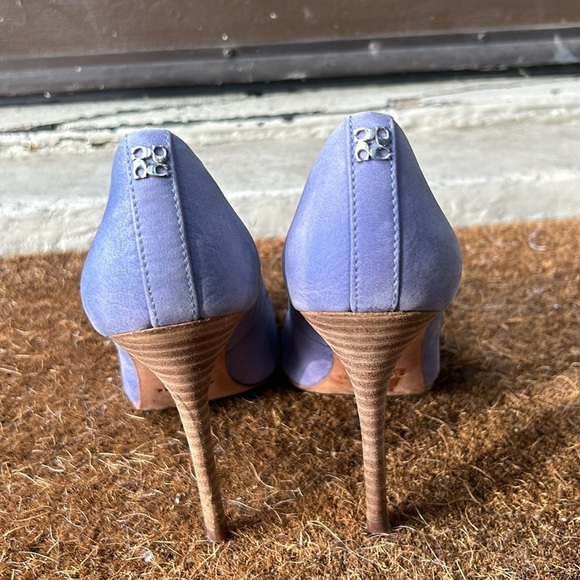 Coach Zoee Suede Lavender Heels Sz 6.5 in Excellent Condition - Picture 4 of 9